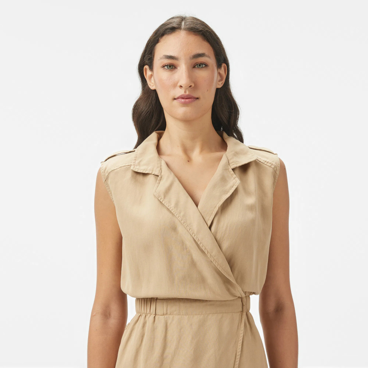 Женское платье Lacoste