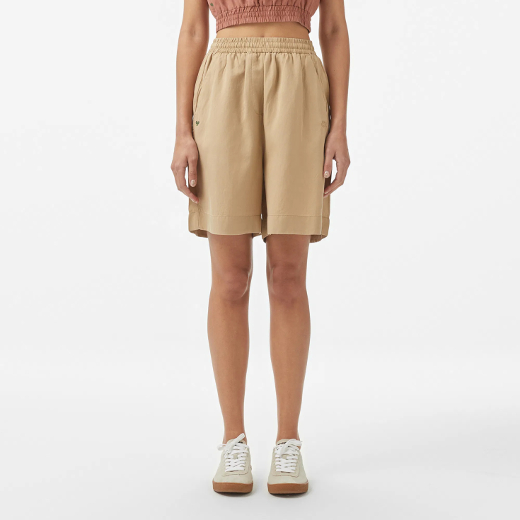 Женские бермуды Lacoste